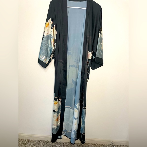 Sill Robe - Picture 1 of 3